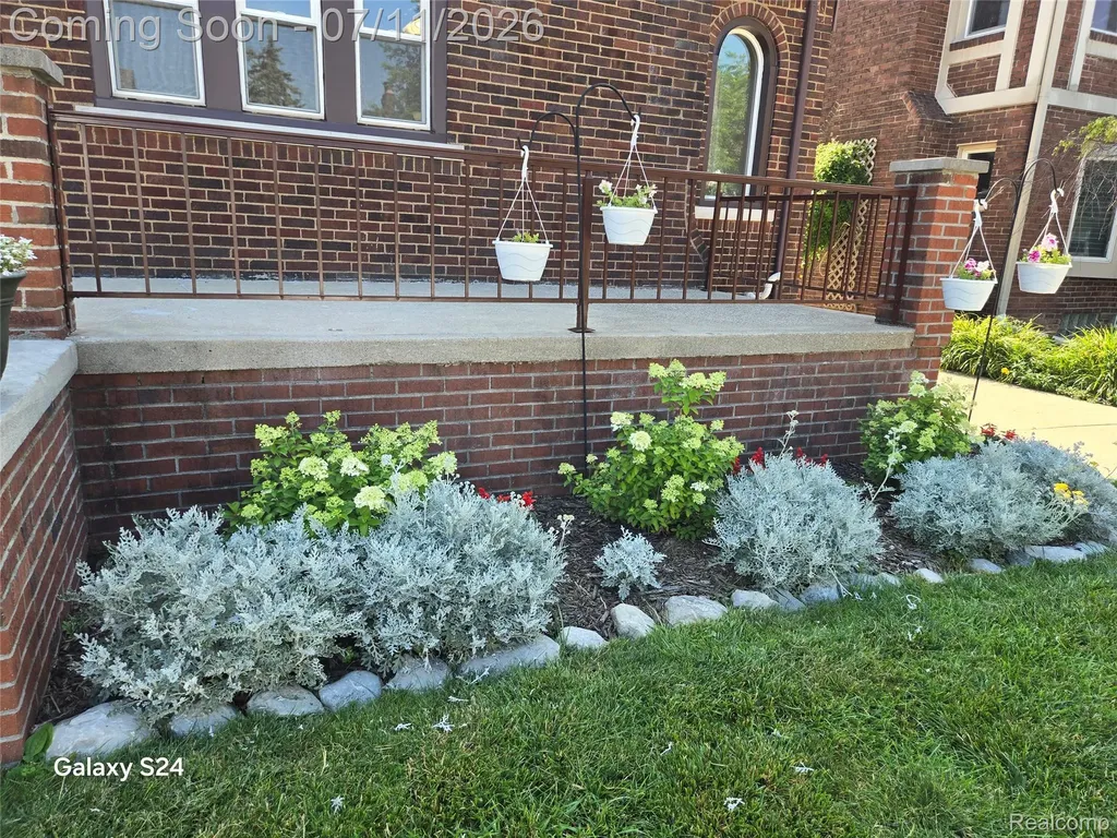 2239 22nd 22nd Street Wyandotte City MI 48192