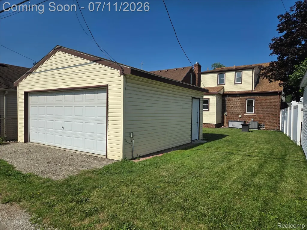 2239 22nd 22nd Street Wyandotte City MI 48192
