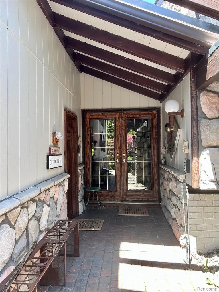 5236 Patrick Road West Bloomfield Charter Township MI 48322