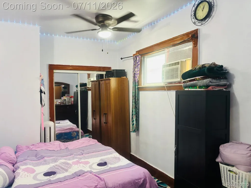 11627 Gallagher Hamtramck City MI 48212