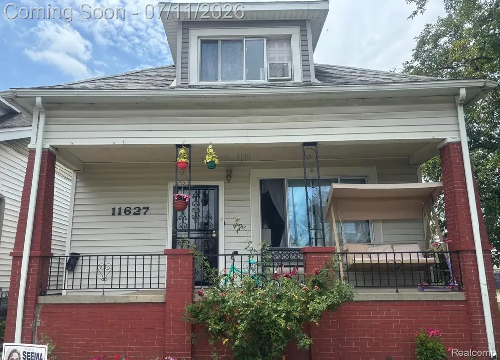 11627 Gallagher Hamtramck City MI 48212