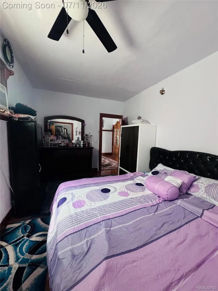 11627 Gallagher Hamtramck City MI 48212