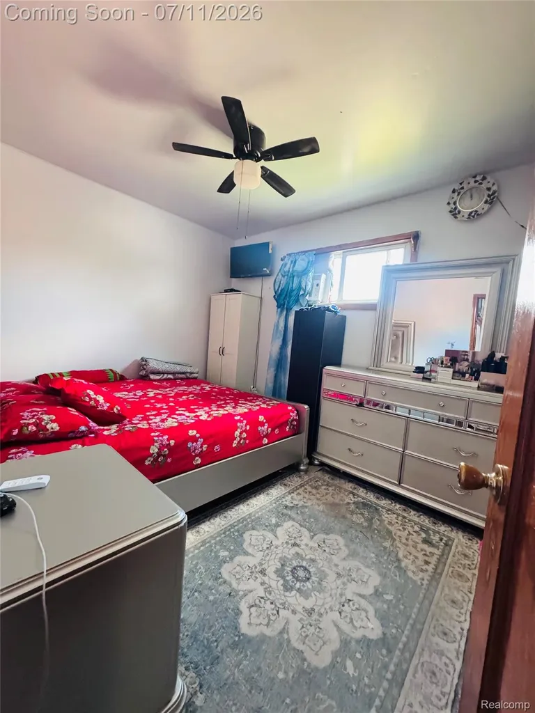 11627 Gallagher Hamtramck City MI 48212