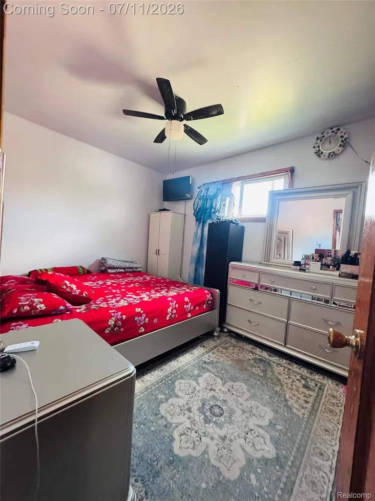 11627 Gallagher Hamtramck City MI 48212