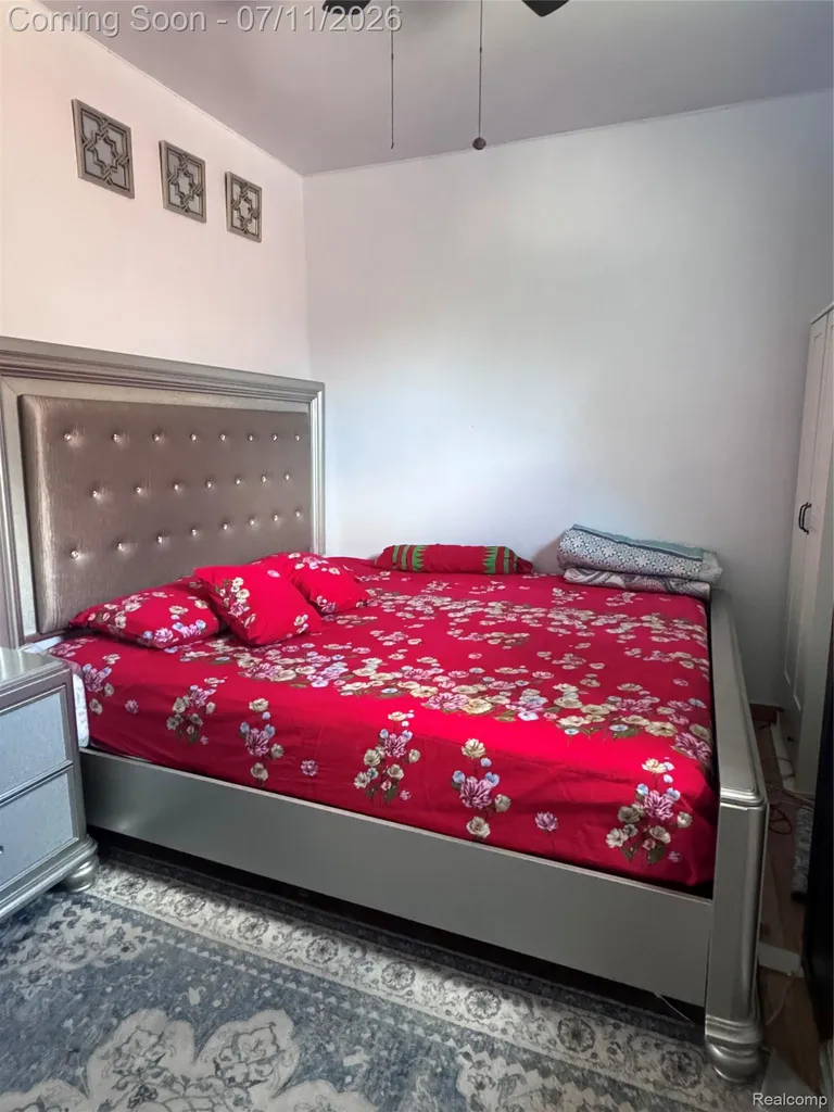 11627 Gallagher Hamtramck City MI 48212