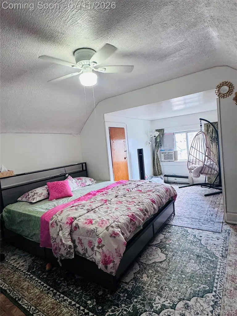11627 Gallagher Hamtramck City MI 48212