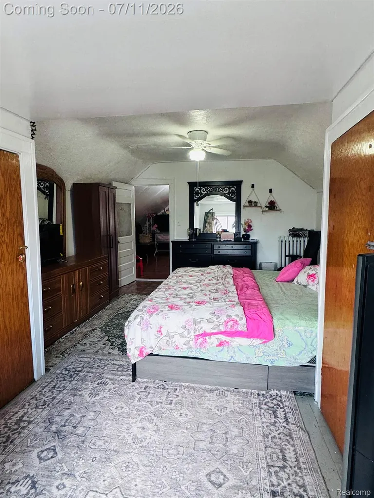 11627 Gallagher Hamtramck City MI 48212