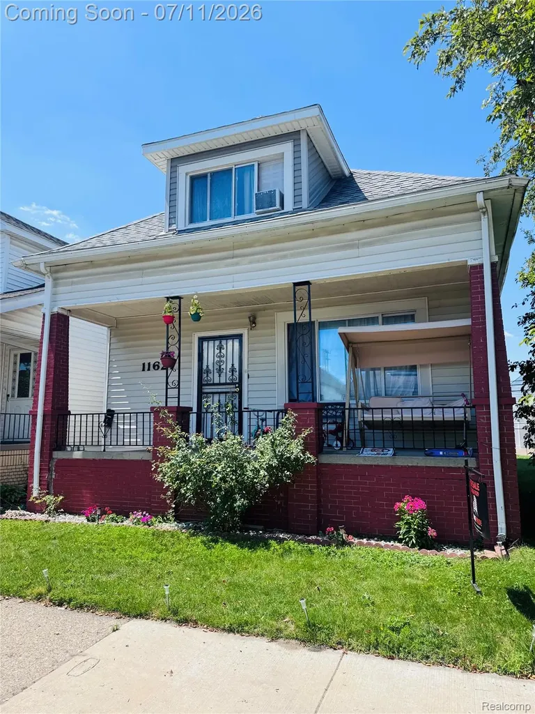 11627 Gallagher Hamtramck City MI 48212