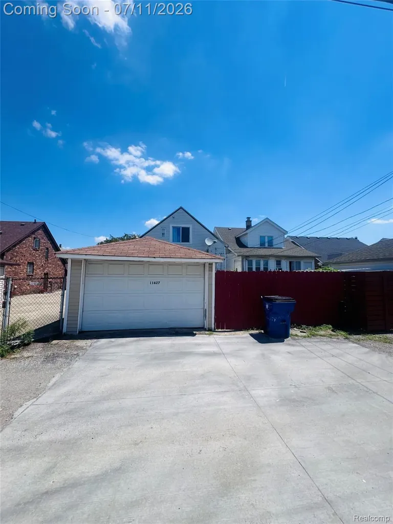 11627 Gallagher Hamtramck City MI 48212