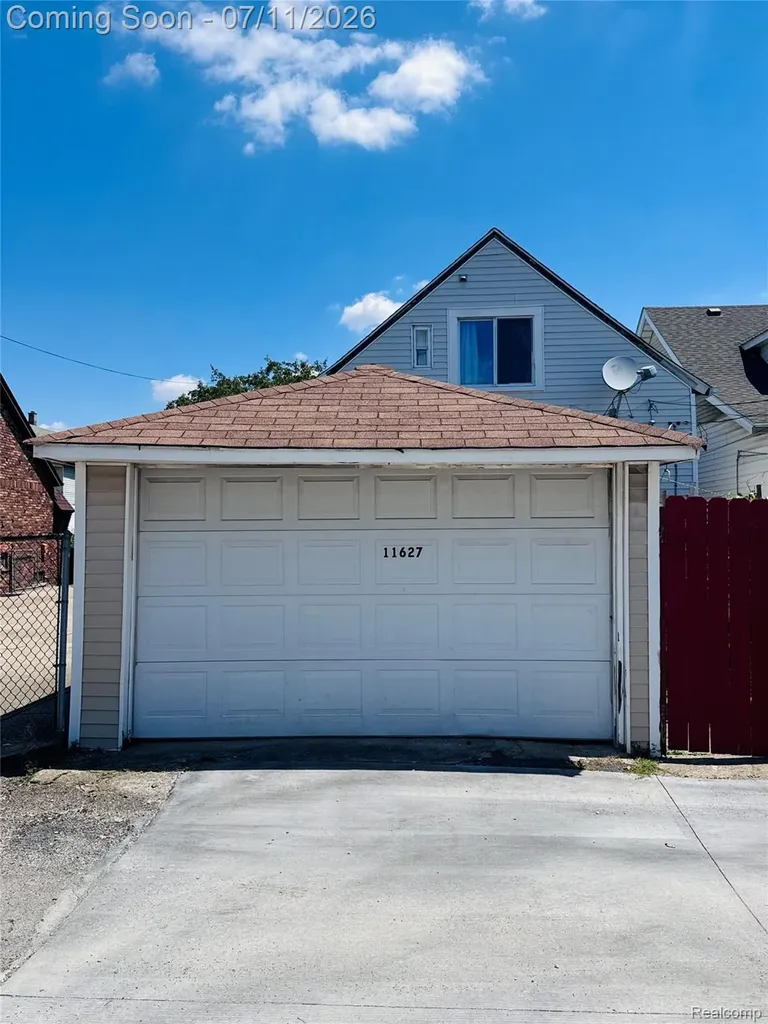 11627 Gallagher Hamtramck City MI 48212