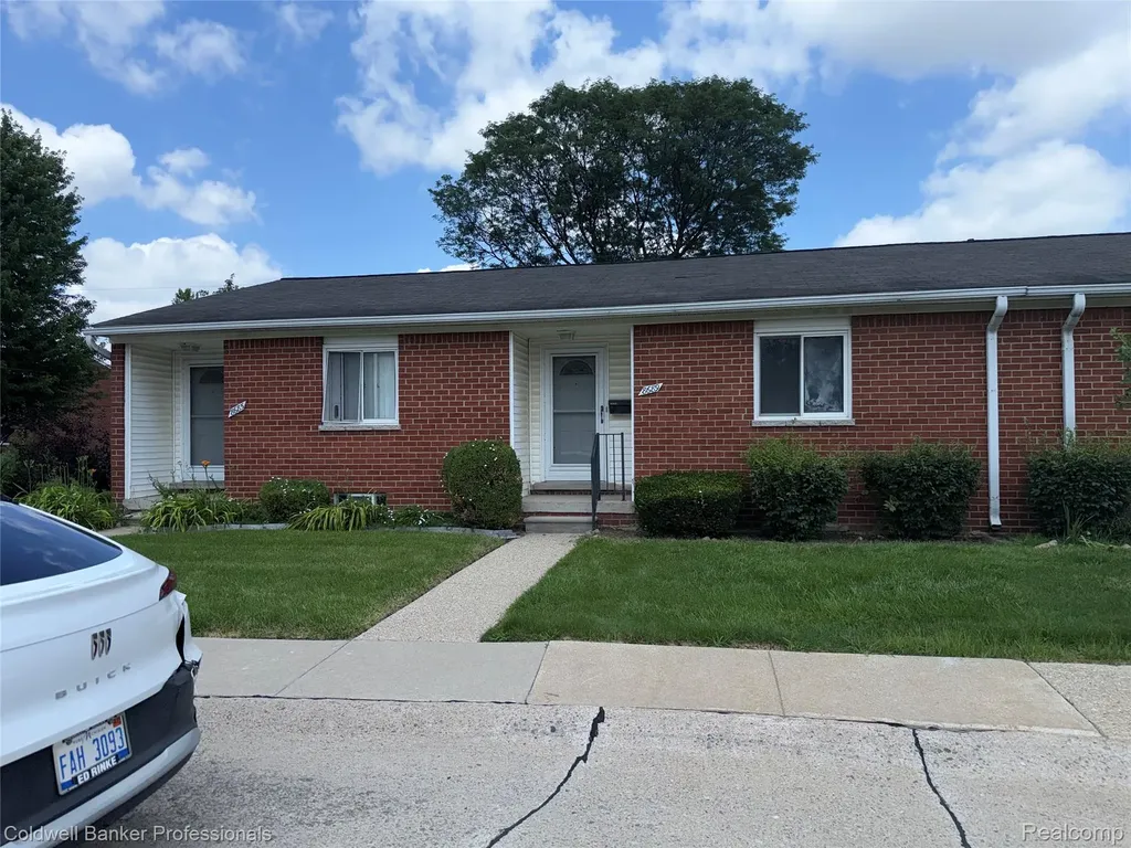 8689 Sterling Street Center Line City MI 48015