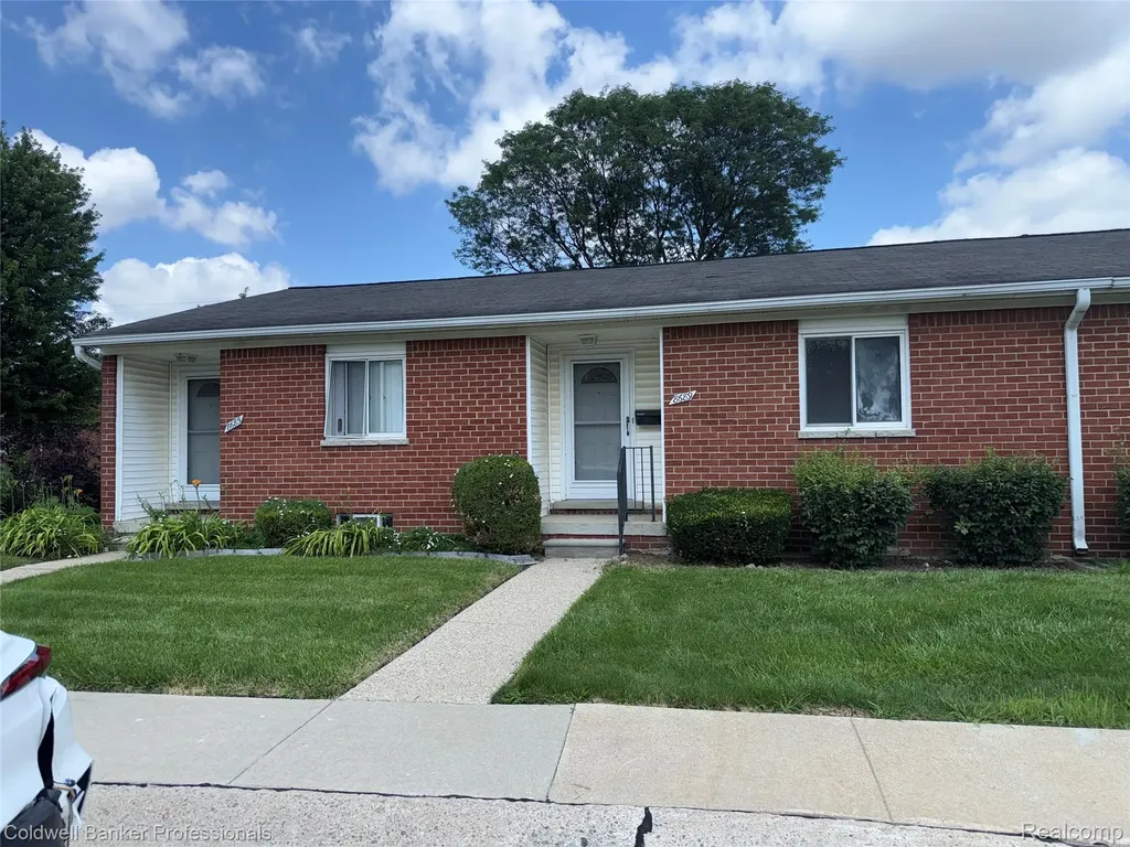 8689 Sterling Street Center Line City MI 48015