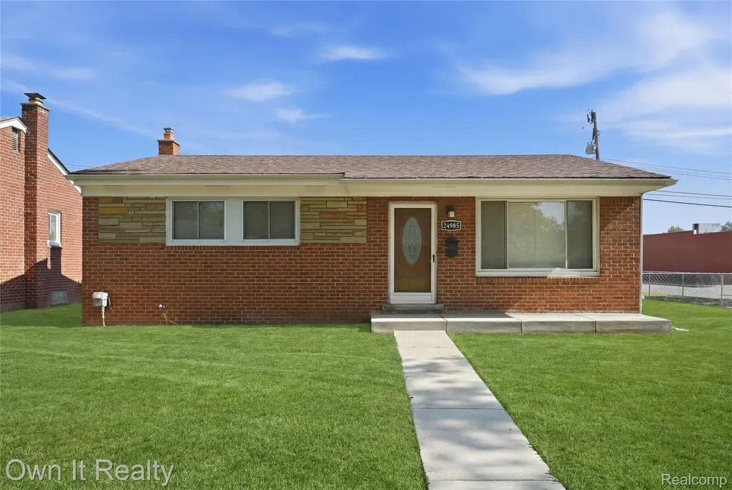 24985 Mabray Avenue Eastpointe City MI 48021