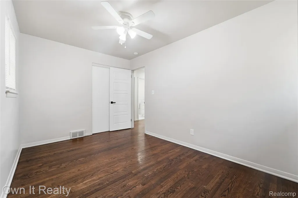 24985 Mabray Avenue Eastpointe City MI 48021