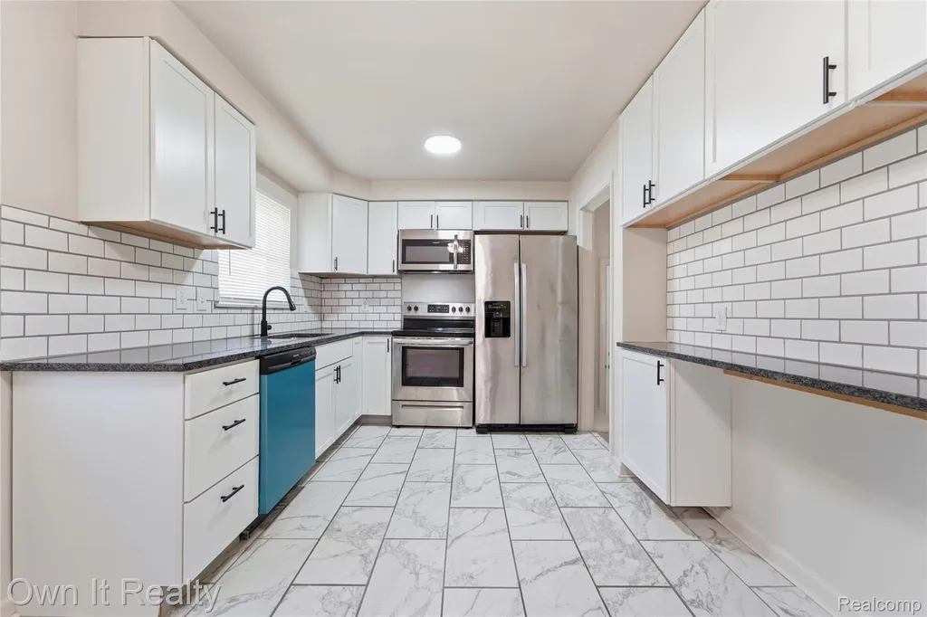 24985 Mabray Avenue Eastpointe City MI 48021