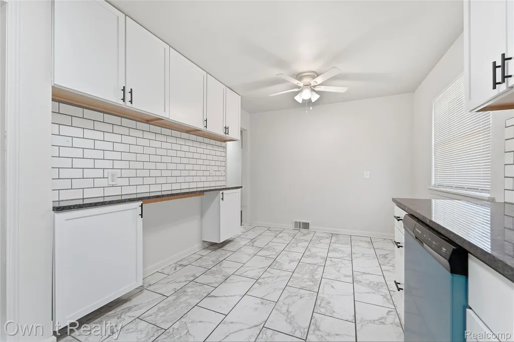 24985 Mabray Avenue Eastpointe City MI 48021
