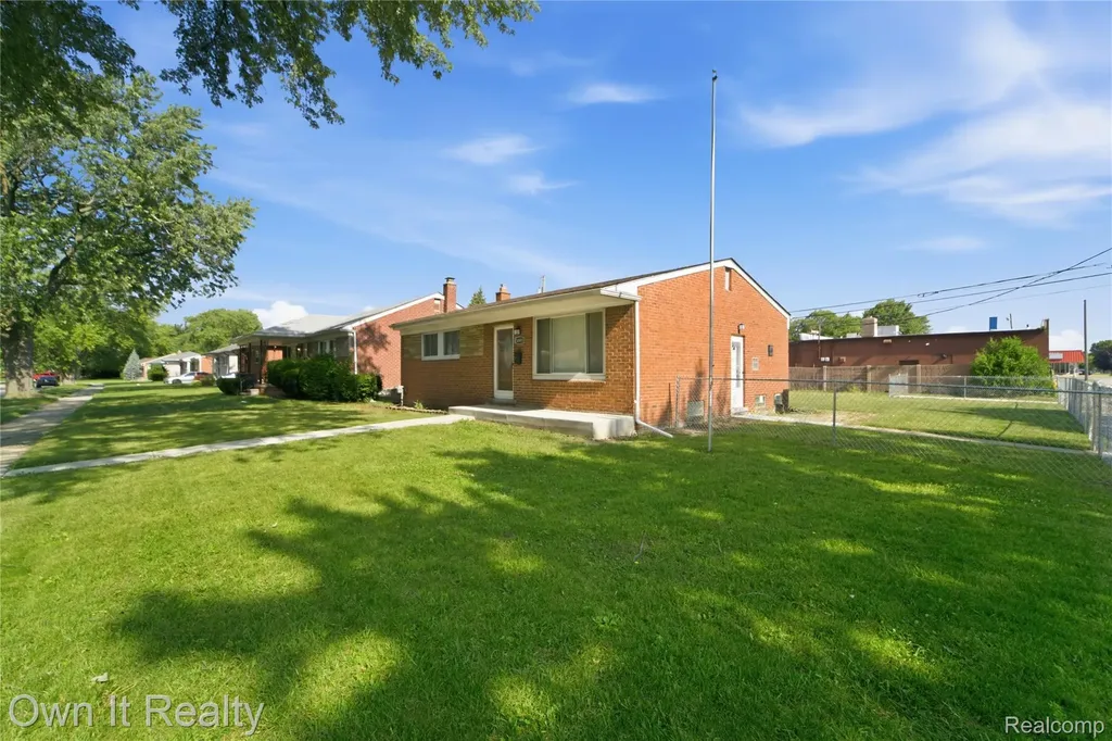 24985 Mabray Avenue Eastpointe City MI 48021