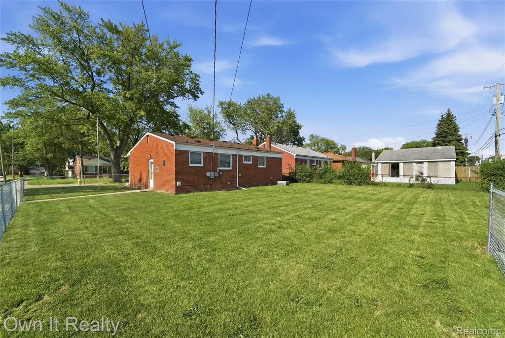 24985 Mabray Avenue Eastpointe City MI 48021