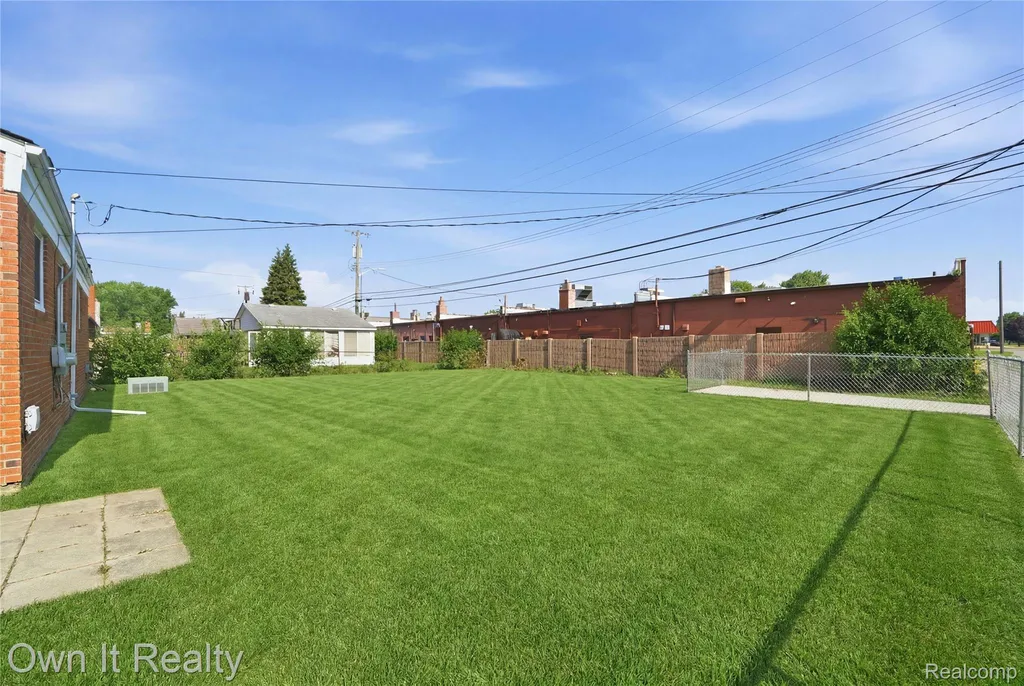 24985 Mabray Avenue Eastpointe City MI 48021