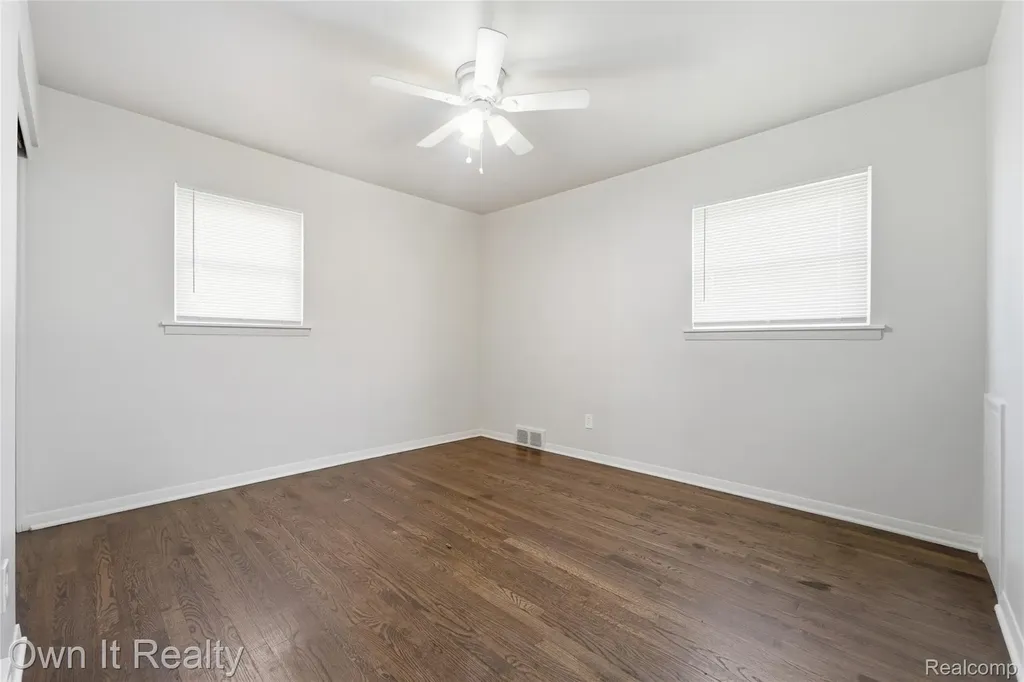 24985 Mabray Avenue Eastpointe City MI 48021