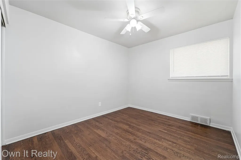 24985 Mabray Avenue Eastpointe City MI 48021
