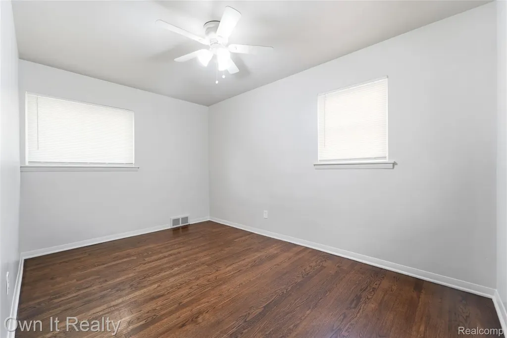 24985 Mabray Avenue Eastpointe City MI 48021