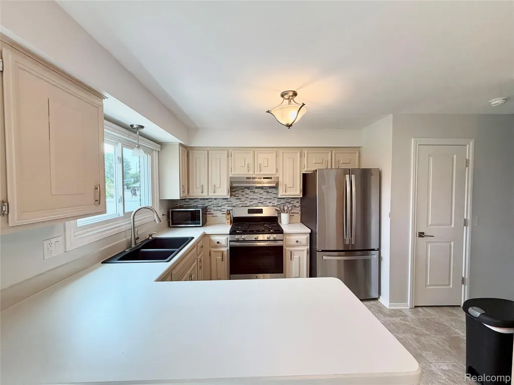47244 Meadowbrook Drive Macomb Township MI 48044