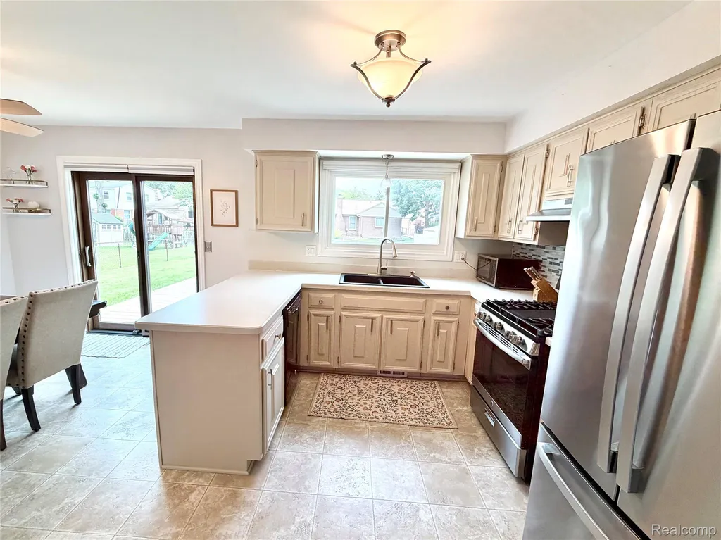 47244 Meadowbrook Drive Macomb Township MI 48044