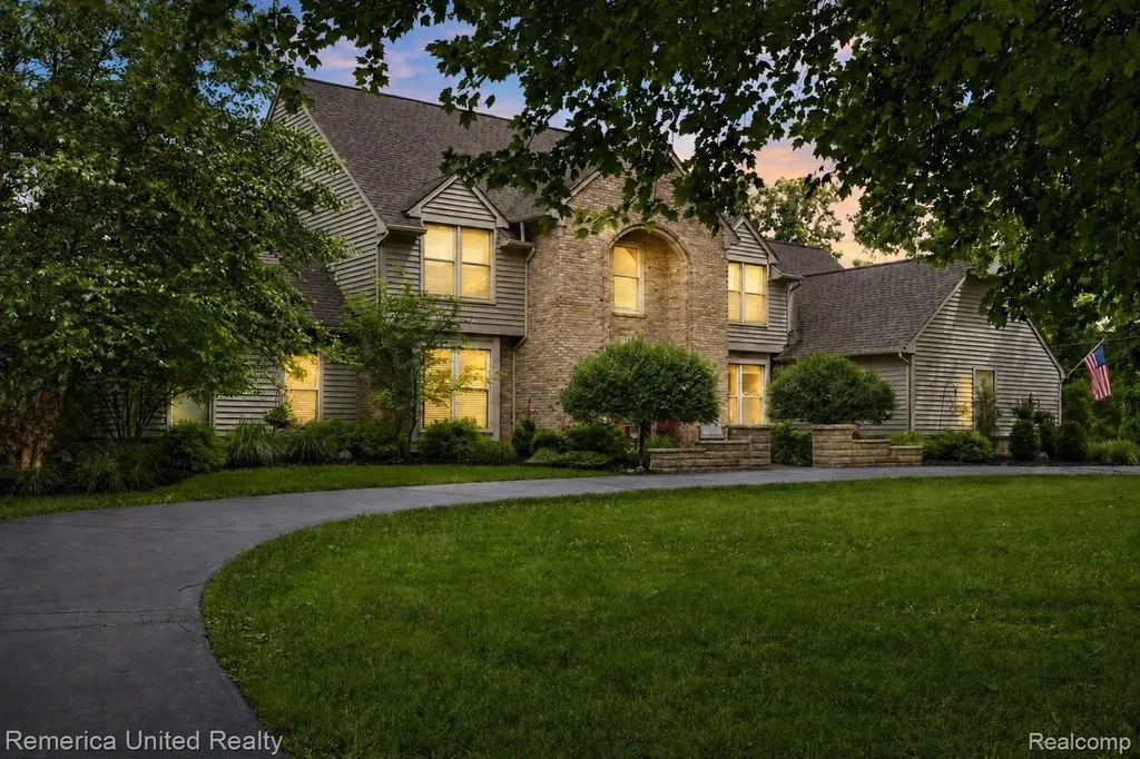12825 Larkins Road Brighton Township MI 48114