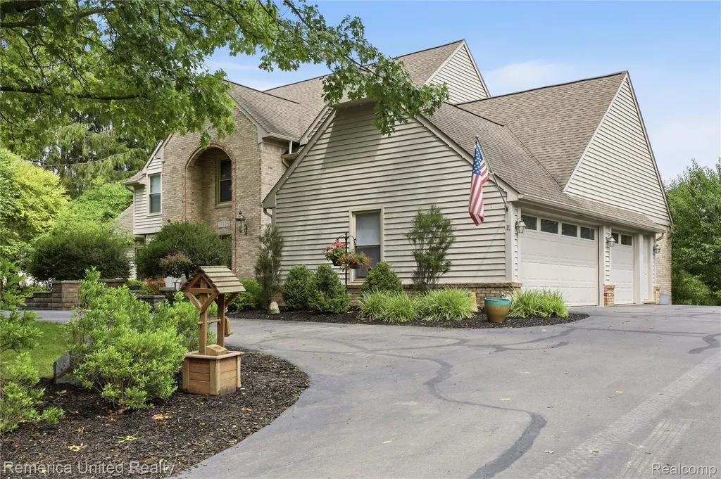 12825 Larkins Road Brighton Township MI 48114