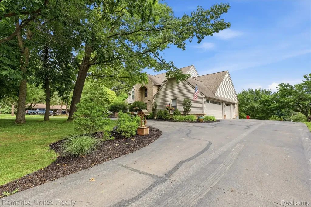 12825 Larkins Road Brighton Township MI 48114