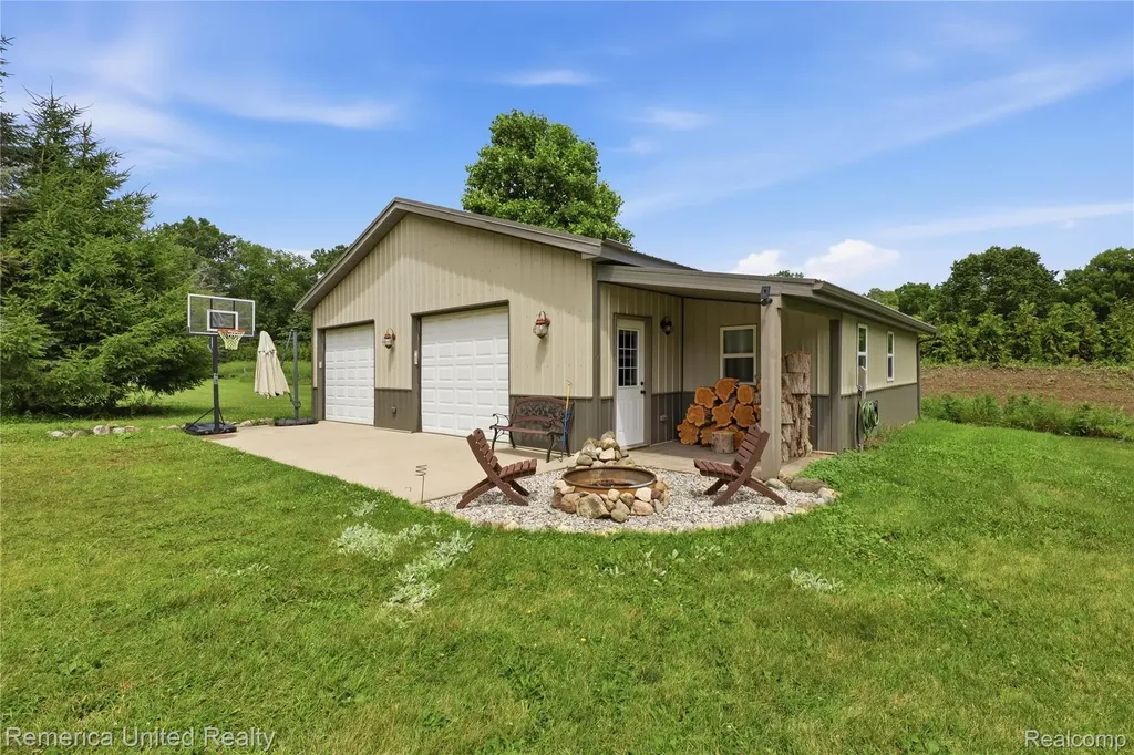 12825 Larkins Road Brighton Township MI 48114