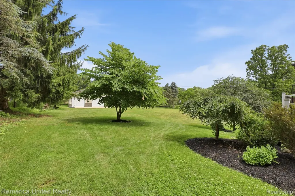 12825 Larkins Road Brighton Township MI 48114