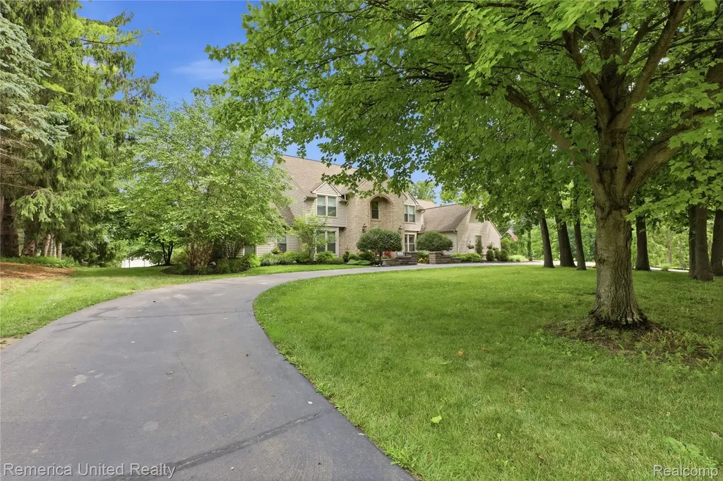 12825 Larkins Road Brighton Township MI 48114