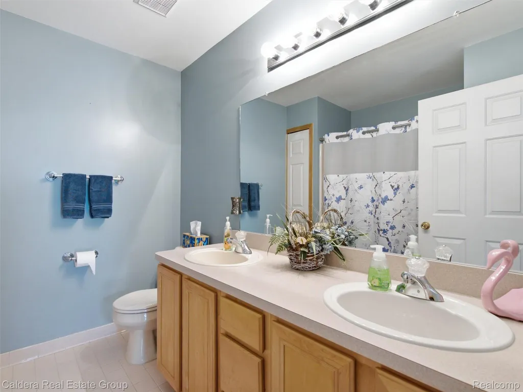 22449 Bluewater Drive Macomb Township MI 48044