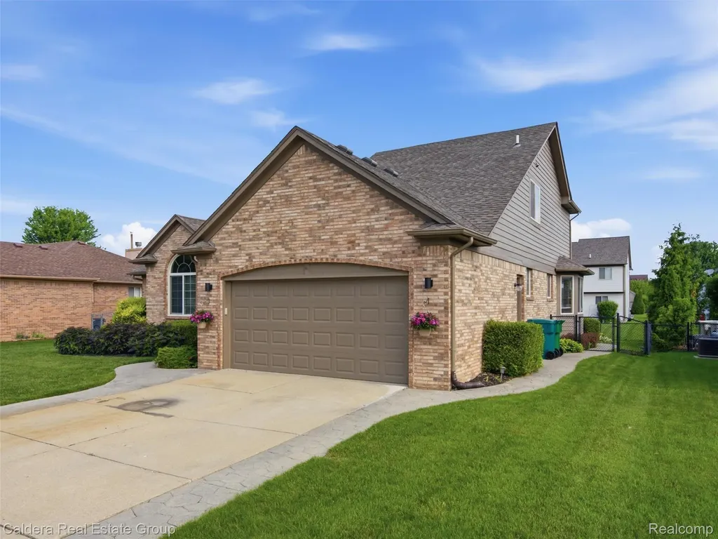22449 Bluewater Drive Macomb Township MI 48044