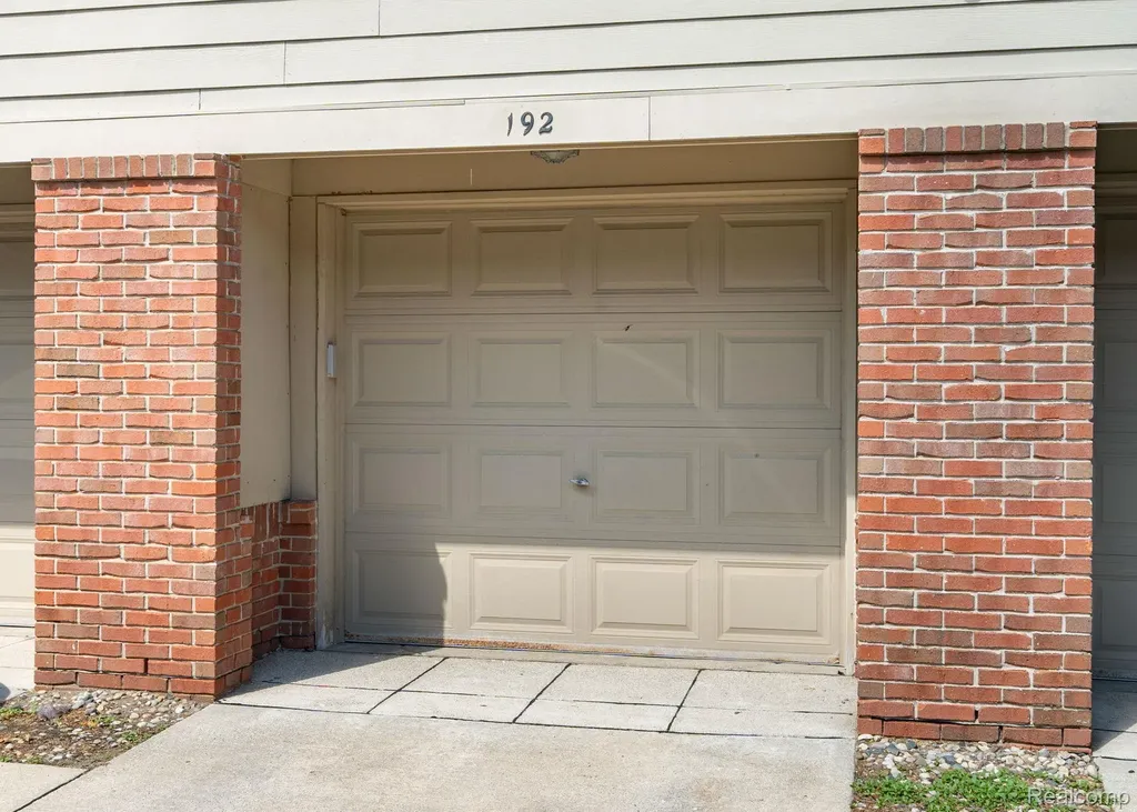 192 Amys Walk Auburn Hills City MI 48326