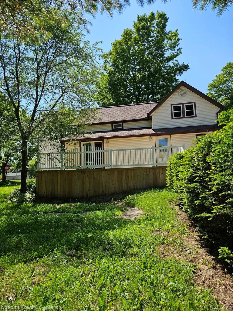 6053 3rd Street Mayville Village MI 48744
