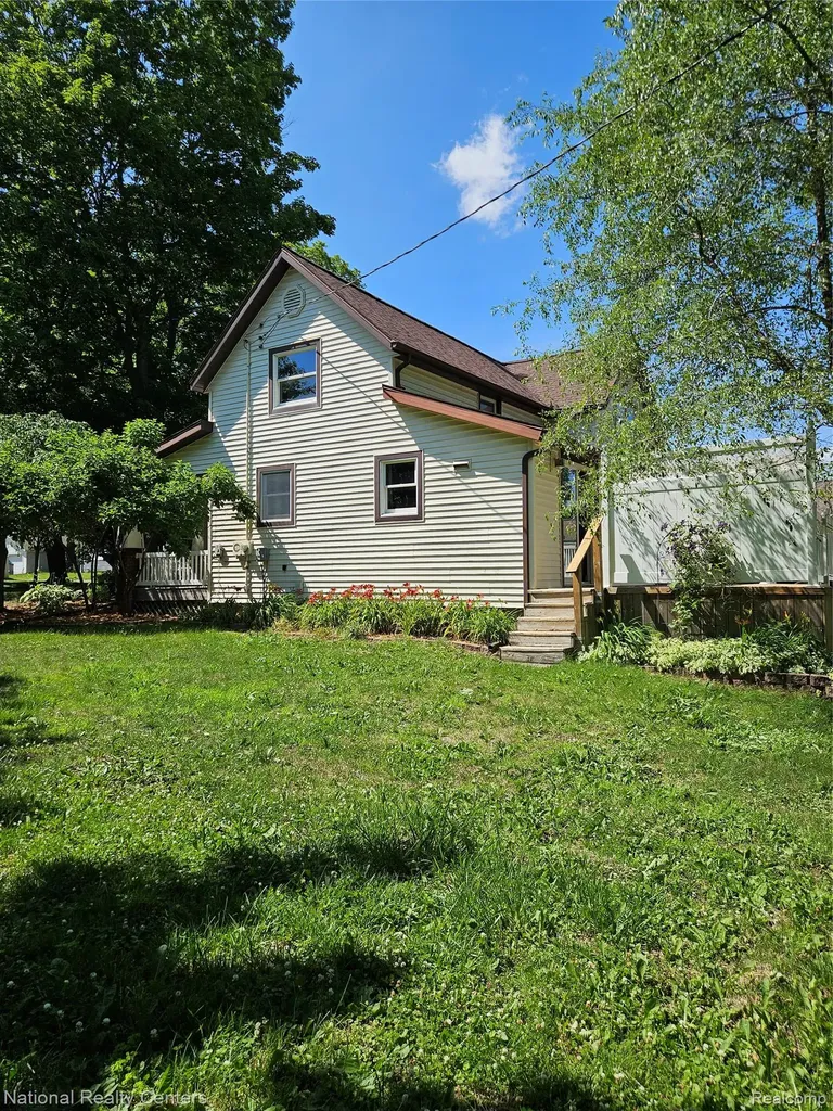 6053 3rd Street Mayville Village MI 48744