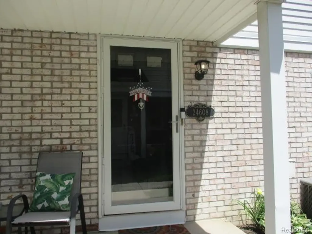24608 Spring Lane Harrison Charter Township MI 48045