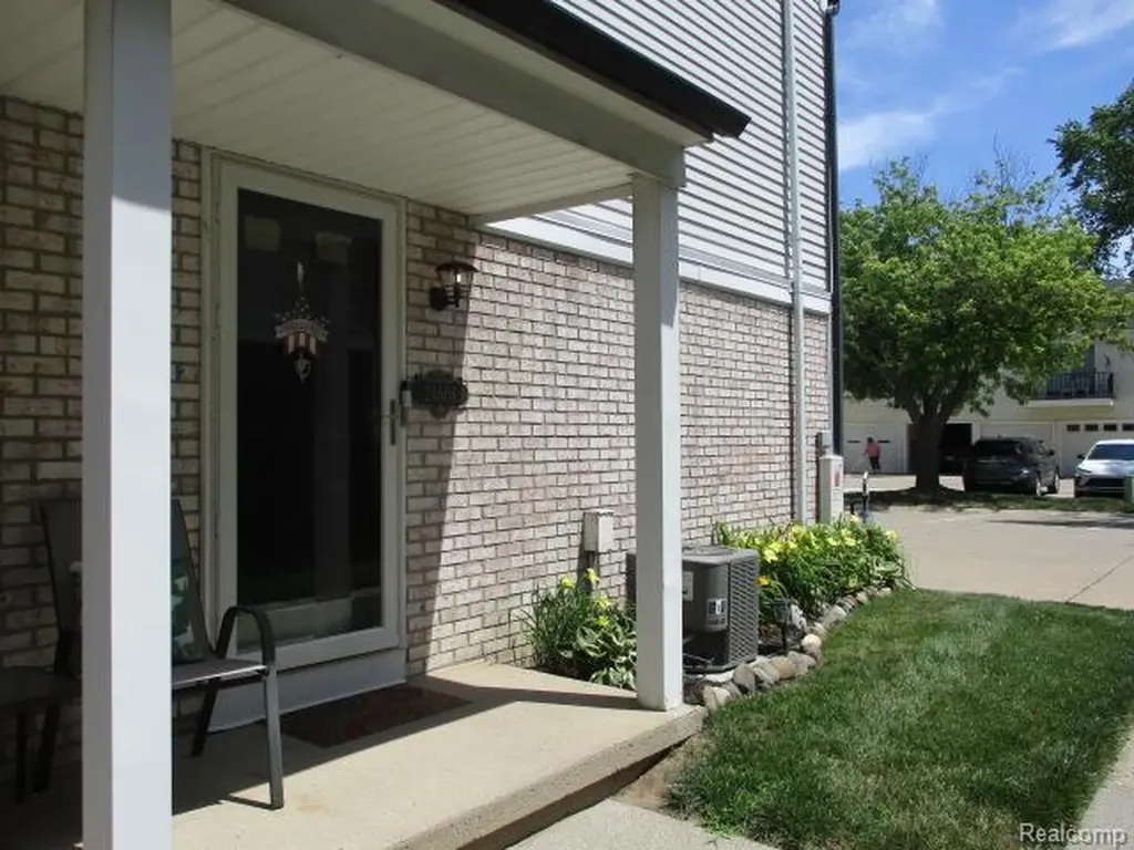 24608 Spring Lane Harrison Charter Township MI 48045