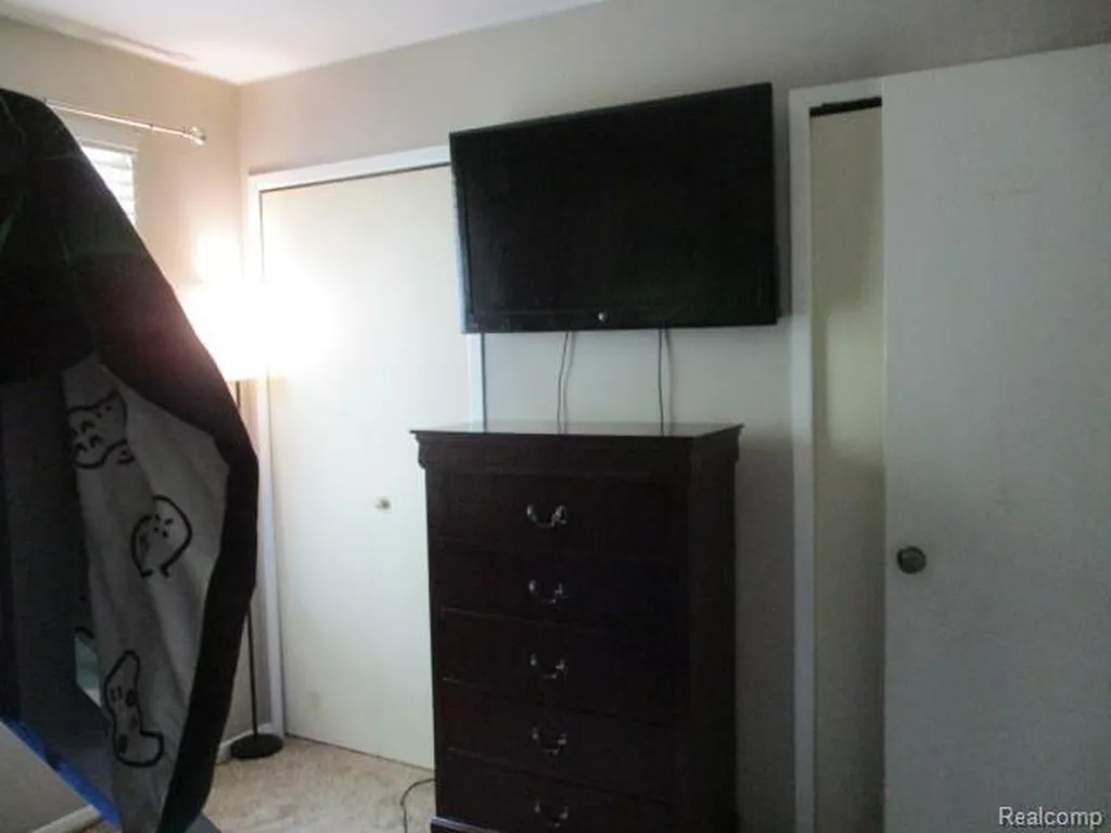 24608 Spring Lane Harrison Charter Township MI 48045