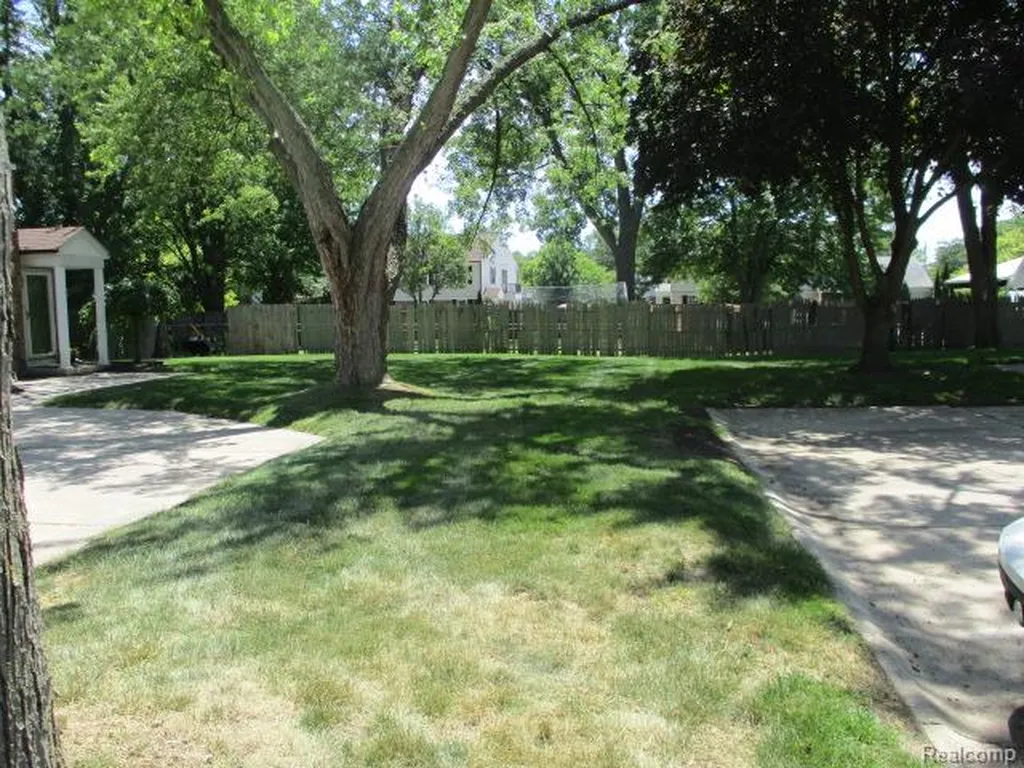 24608 Spring Lane Harrison Charter Township MI 48045