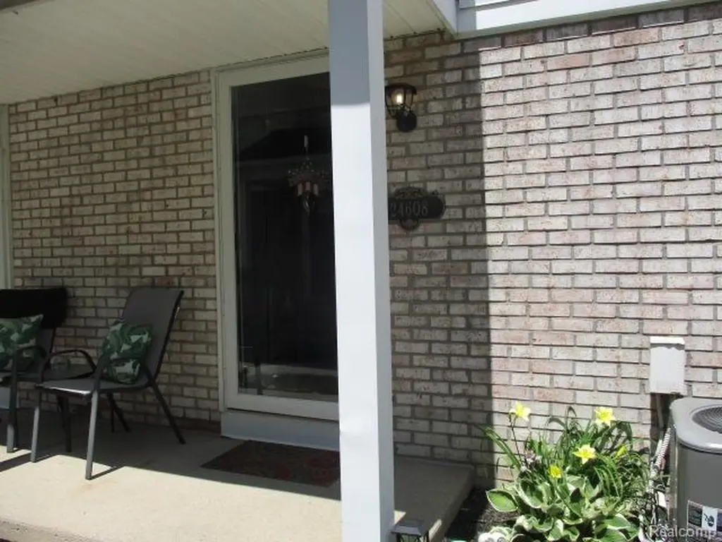 24608 Spring Lane Harrison Charter Township MI 48045