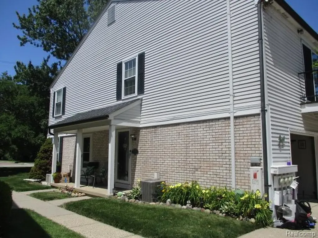 24608 Spring Lane Harrison Charter Township MI 48045