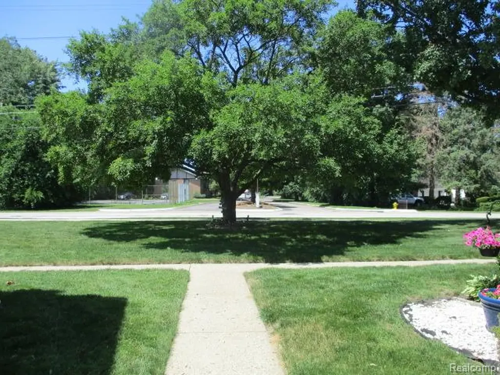 24608 Spring Lane Harrison Charter Township MI 48045