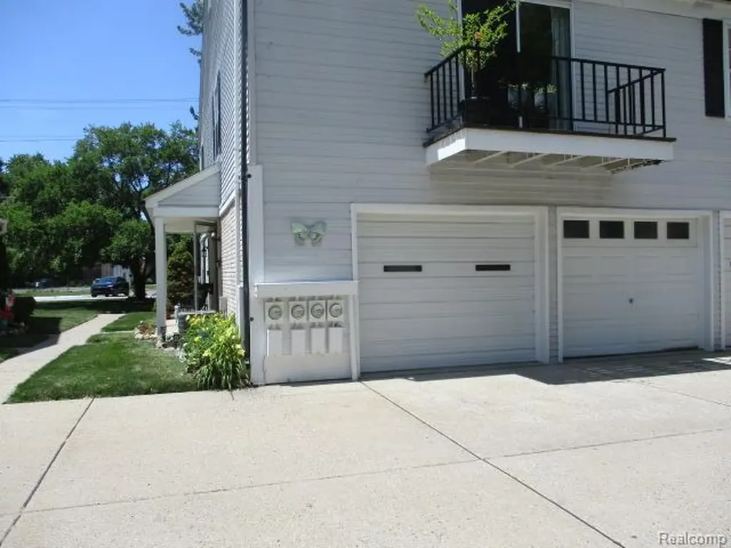 24608 Spring Lane Harrison Charter Township MI 48045