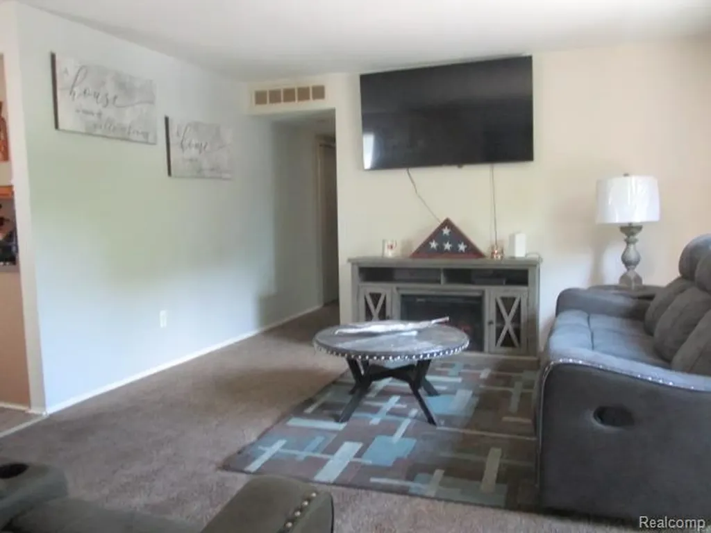 24608 Spring Lane Harrison Charter Township MI 48045