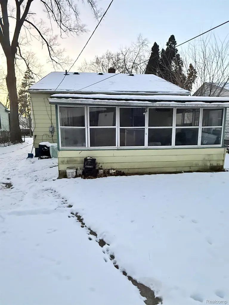 19464 Trinity Street Detroit City MI 48219