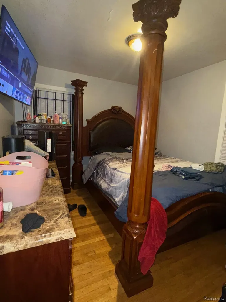 19464 Trinity Street Detroit City MI 48219